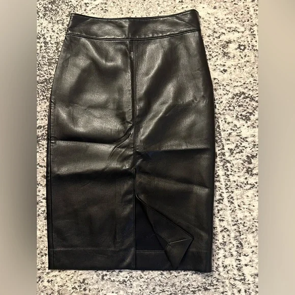 Aritiza Babaton midi pegu skirt in size 4. Slit in the front - Picture 2 of 4